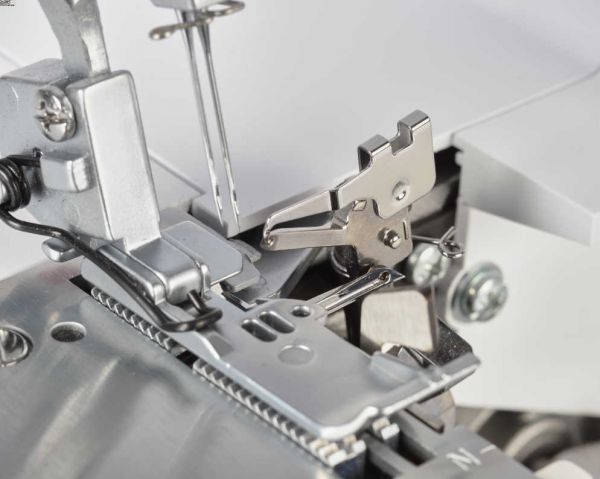 Shopty Macchina taglia cuci Bernette B44 Soddisfazione Garantita