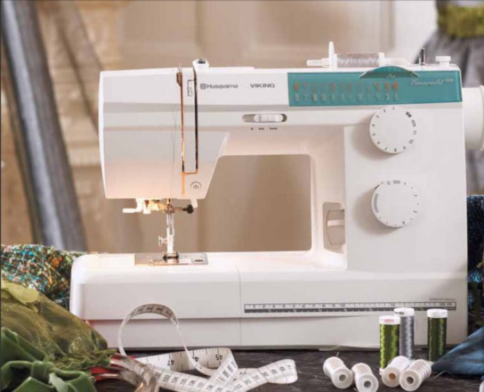 Shopty Macchina per cucire Husqvarna Emerald 118 Negozio